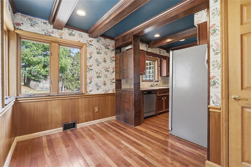 239 Byron Road Pittsburgh, PA 15237 - Photo 9 of 37