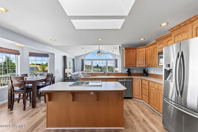 $820,000 | 190 Shadbolt Road, Yakima, WA 98908