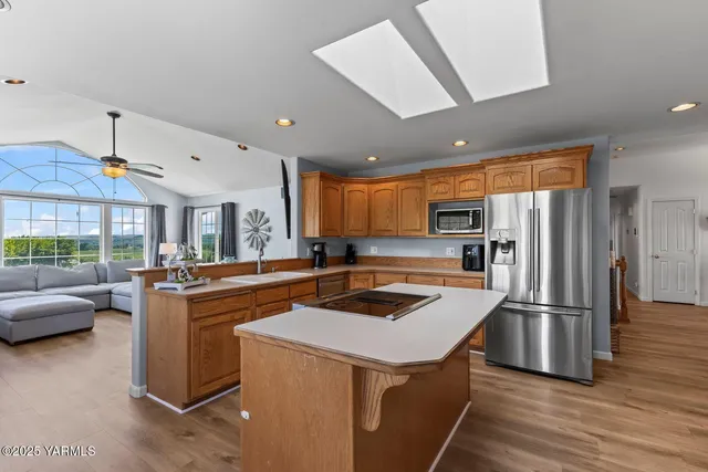 $820,000 | 190 Shadbolt Road, Yakima, WA 98908