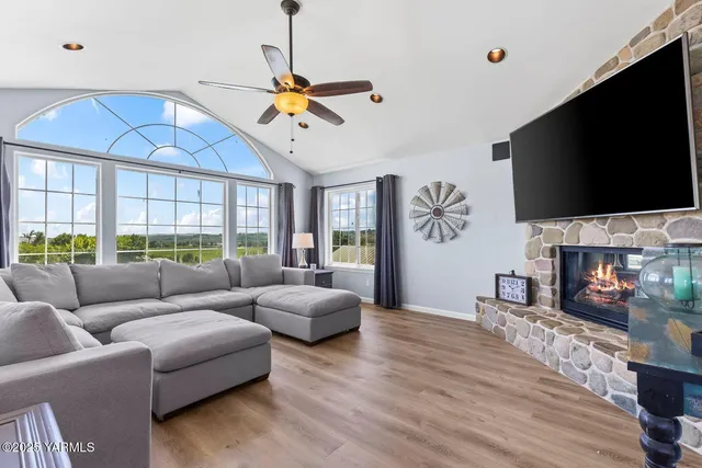 $820,000 | 190 Shadbolt Road, Yakima, WA 98908