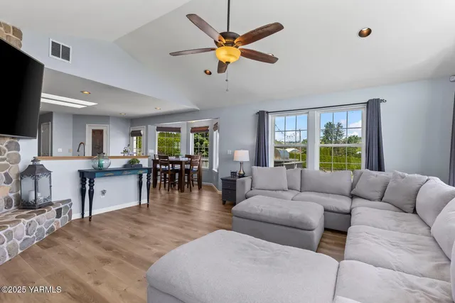 $820,000 | 190 Shadbolt Road, Yakima, WA 98908