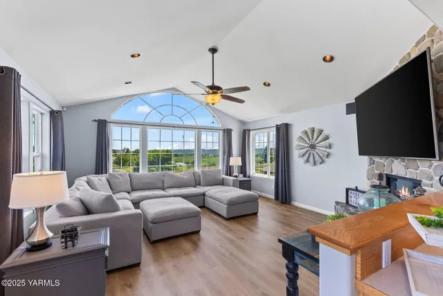 $820,000 | 190 Shadbolt Road, Yakima, WA 98908