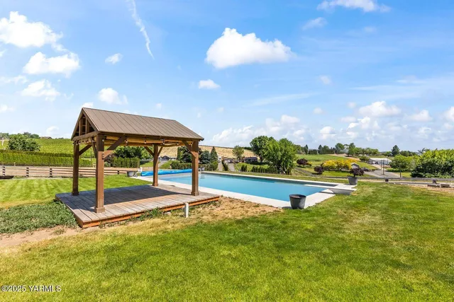 $820,000 | 190 Shadbolt Road, Yakima, WA 98908