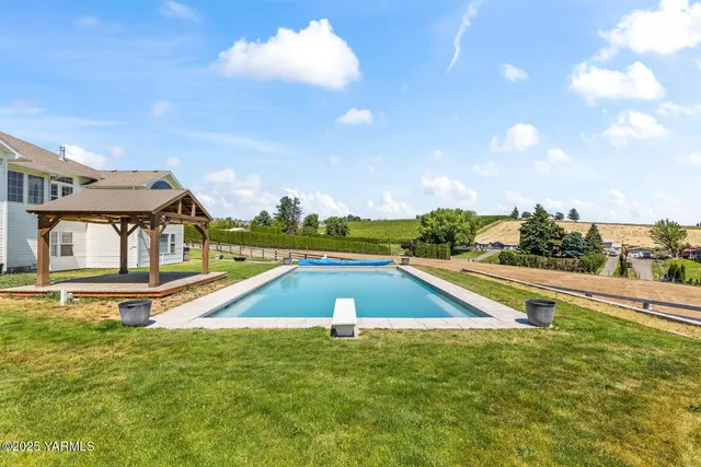 $820,000 | 190 Shadbolt Road, Yakima, WA 98908
