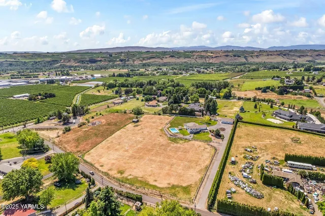 $820,000 | 190 Shadbolt Road, Yakima, WA 98908