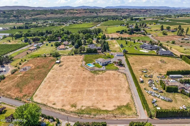 $820,000 | 190 Shadbolt Road, Yakima, WA 98908