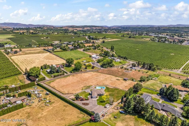 $820,000 | 190 Shadbolt Road, Yakima, WA 98908