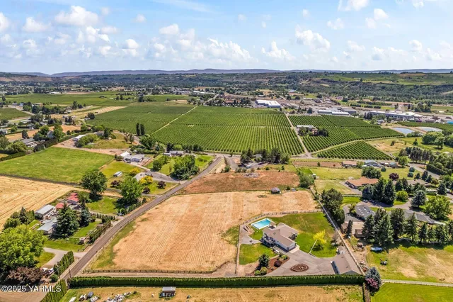 $820,000 | 190 Shadbolt Road, Yakima, WA 98908