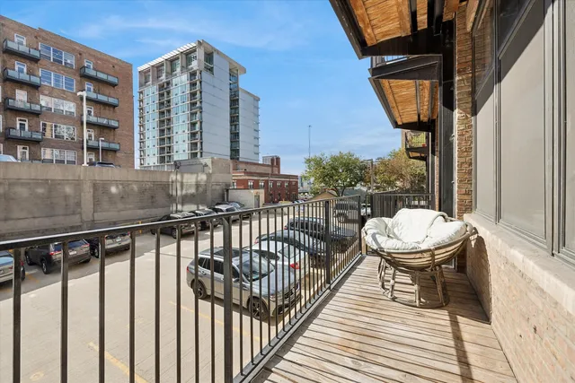 $275,000 | 625 West Jackson Boulevard, Unit 206, Chicago, IL 60661