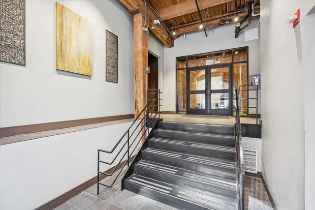 $275,000 | 625 West Jackson Boulevard, Unit 206, Chicago, IL 60661