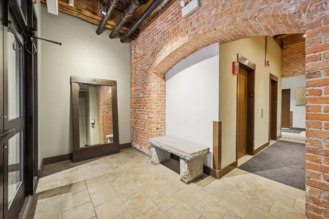 $275,000 | 625 West Jackson Boulevard, Unit 206, Chicago, IL 60661