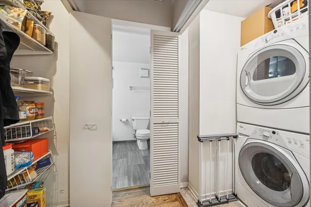 $275,000 | 625 West Jackson Boulevard, Unit 206, Chicago, IL 60661