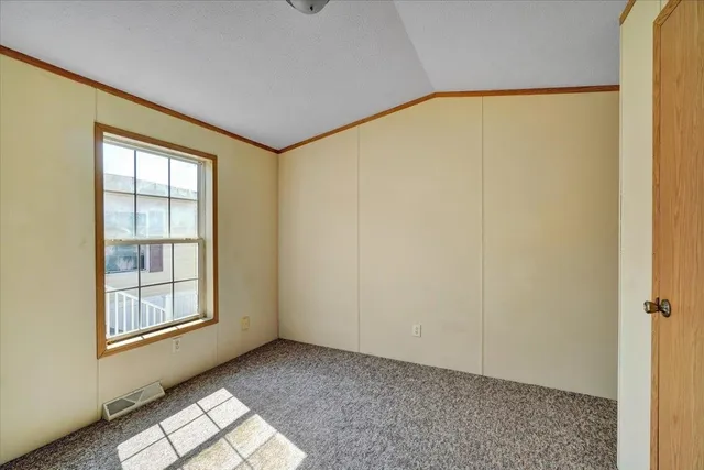 $119,900 | 21 Avenue C, Burlington, VT 05408