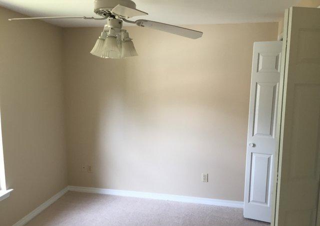 140 Mallet Bayou Road Freeport, FL 32439 - Photo 9 of 20 a small space with a window