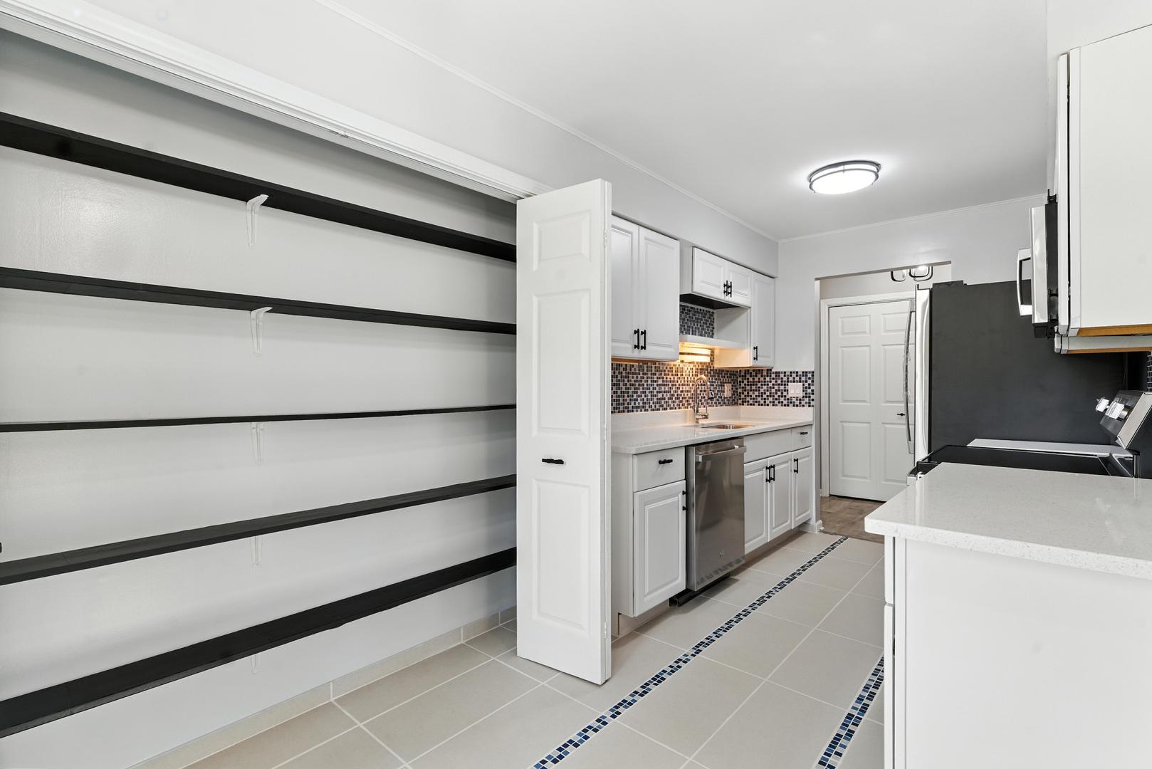 1415 Chartres Drive, Unit 1F Northbrook, IL 60062 - Photo 12 of 35 a kitchen with refrigerator cabinets and stove top oven