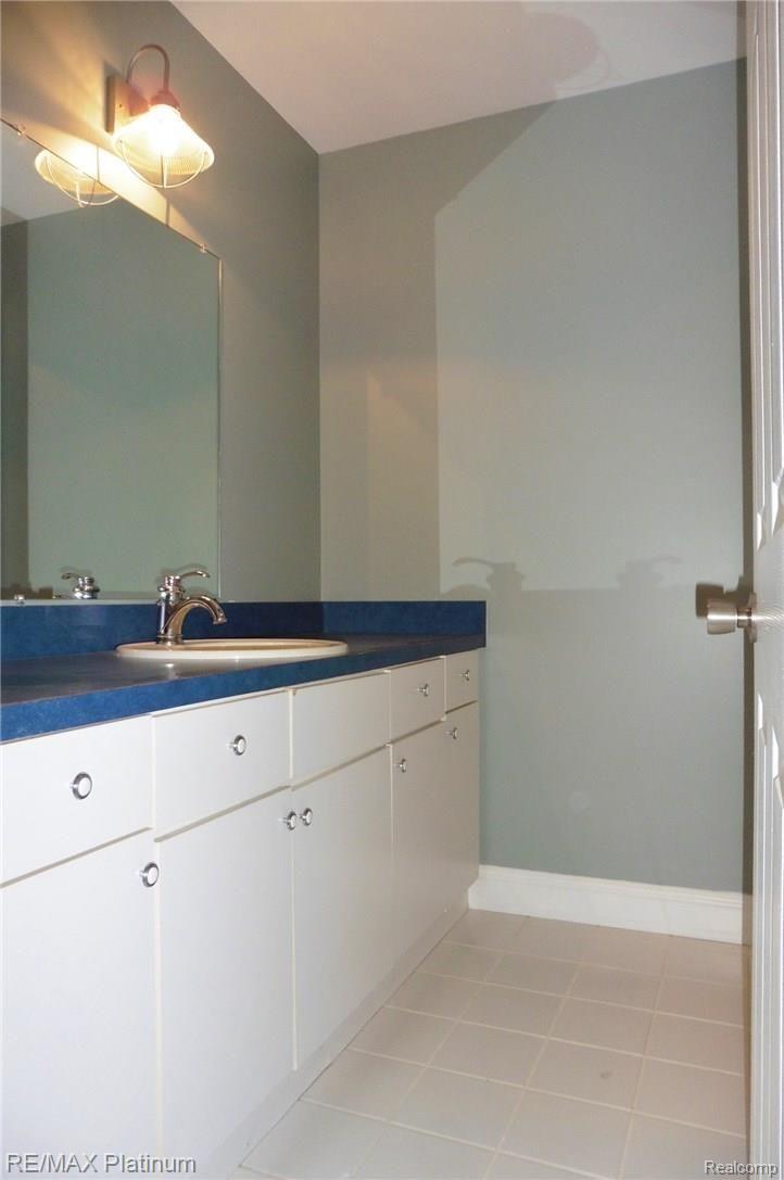 4884 Hinchey Road Howell, MI 48843 - Photo 21 of 39 1stBedSink.JPG
