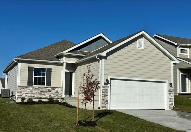 $380,211 | 27012 East Dogwood Lane, Lee's Summit, MO 64086