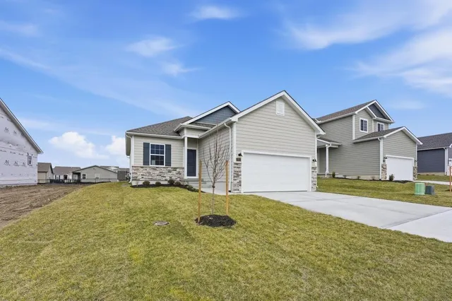 $380,211 | 27012 East Dogwood Lane, Lee's Summit, MO 64086