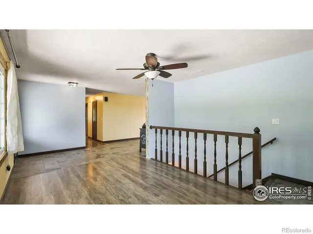 a black and white photo of a living room