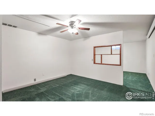 a black and white photo of a room