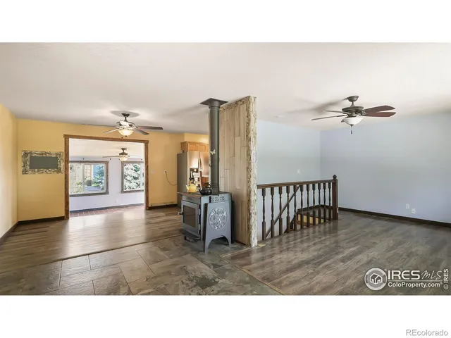 a black and white photo of a living room