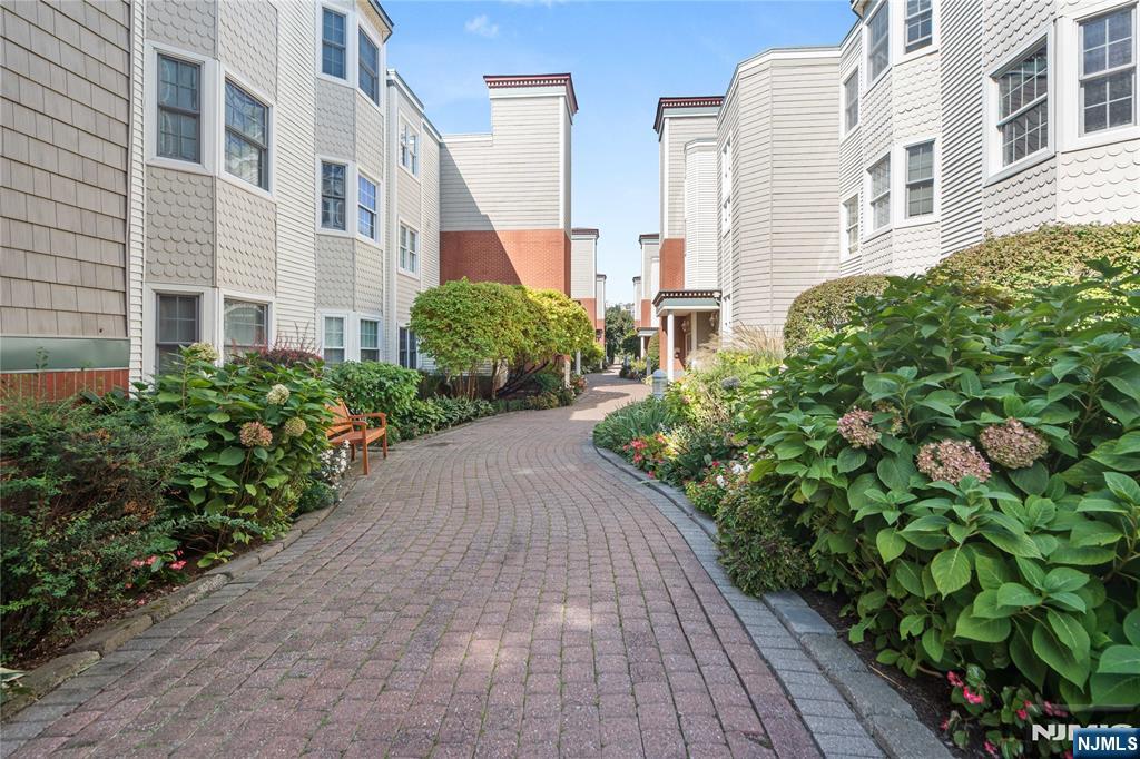 226 The Promenade Edgewater, NJ 07020 - Photo 27 of 33
