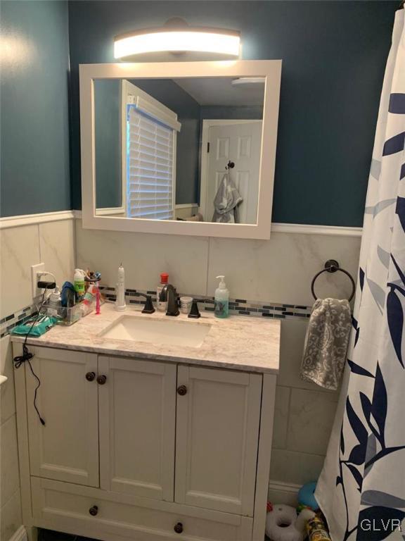 1097 Barnside Road Allentown, PA 18103 - Photo 13 of 23 Master Bathroom ~ Recently Remodeled ~