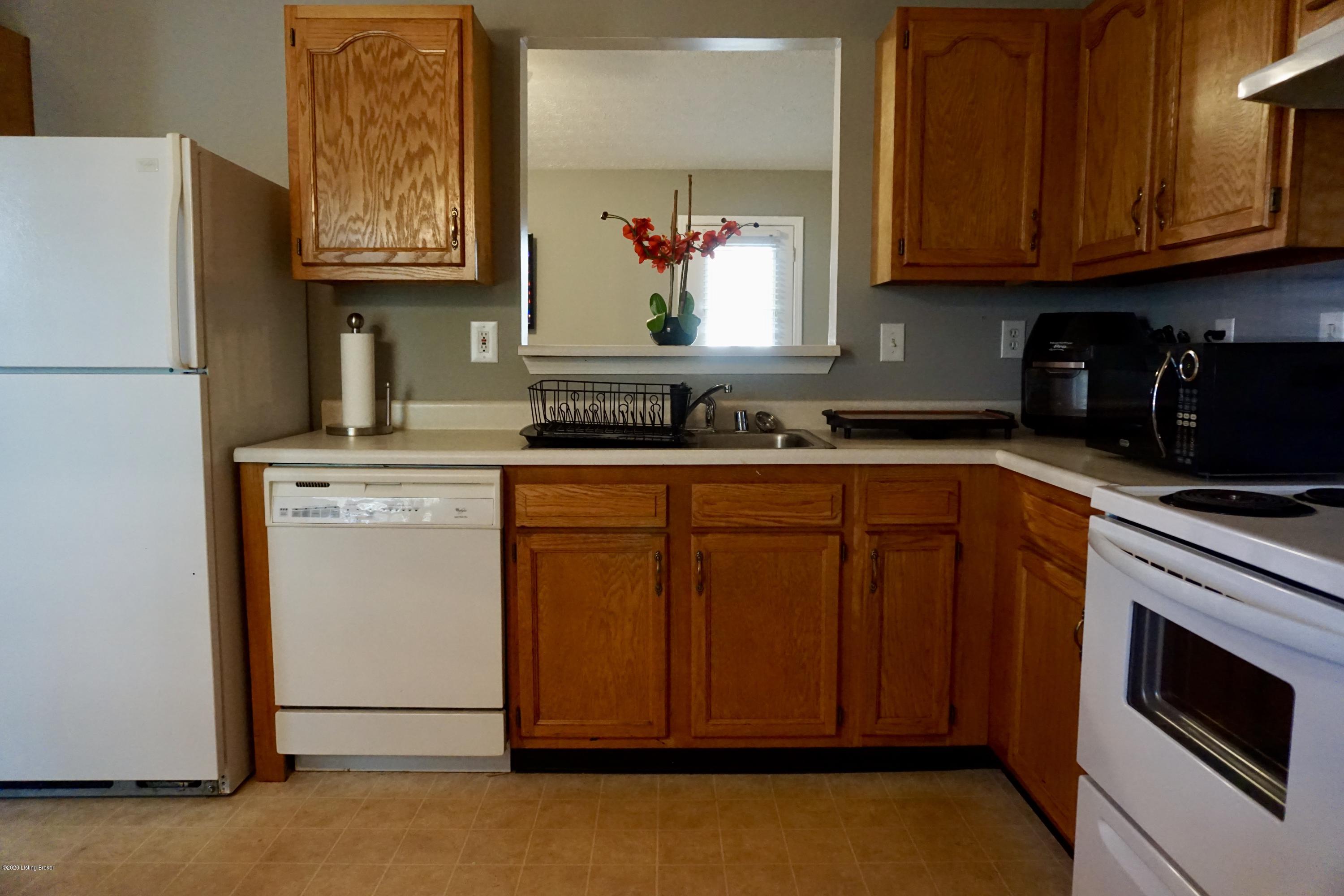 9709 Brooks Bend Road Louisville, KY 40258 - Photo 5 of 23 DSC04292