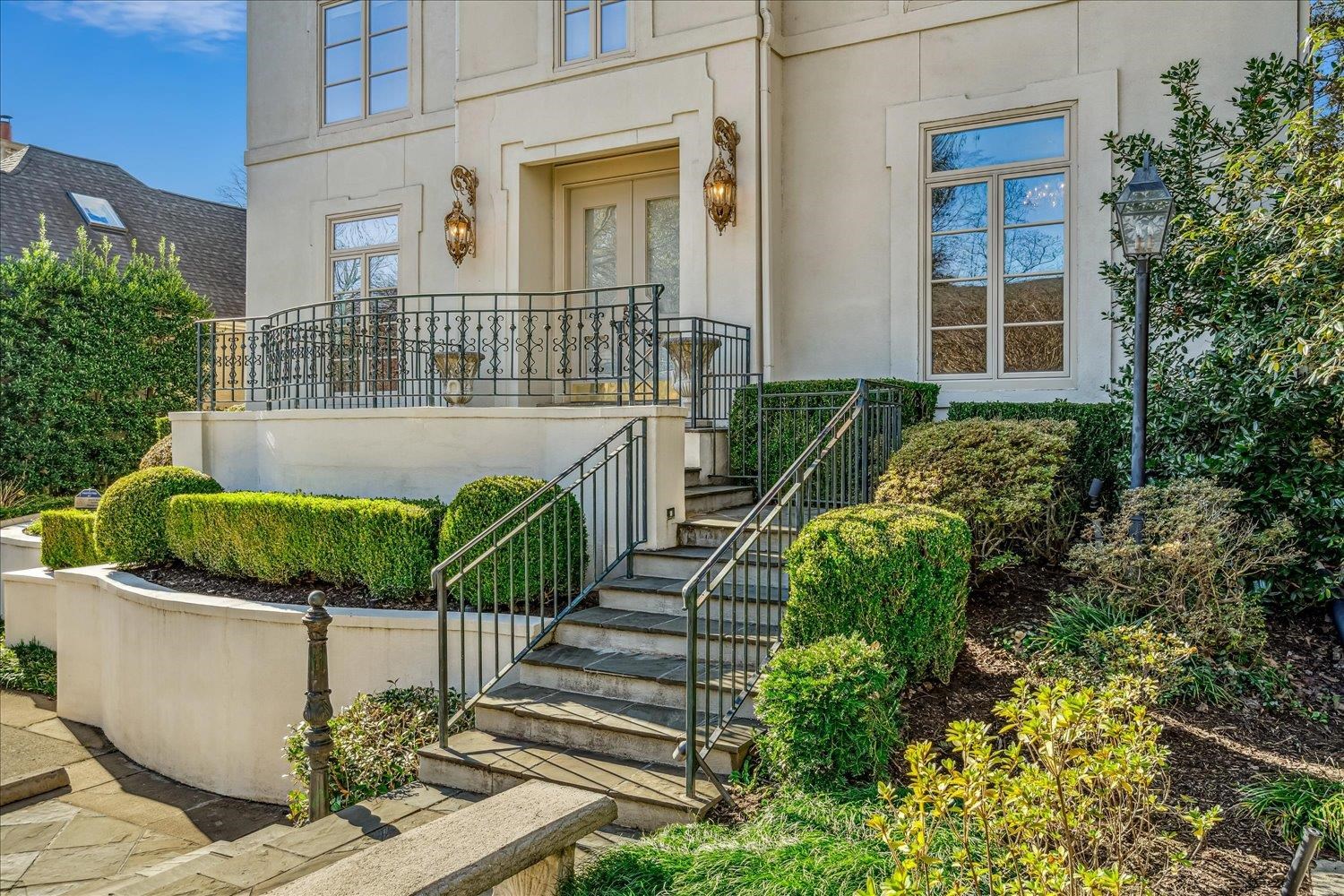 335 River Oaks Road North Memphis, TN 38120 - Photo 3 of 37