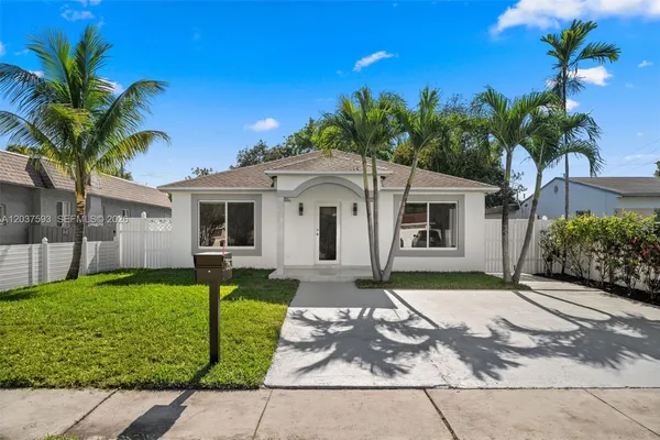 $4,300 | 253 Southwest 4th Street, Dania Beach, FL 33004