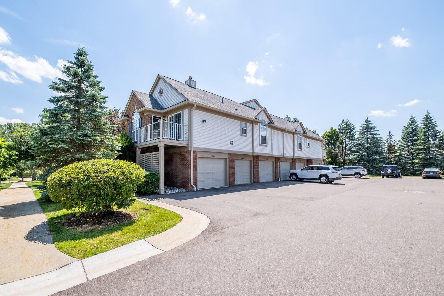 5362 Brookemonte Circle Rochester, MI 48306 - Photo 4 of 19 20240614150744521375000000-o