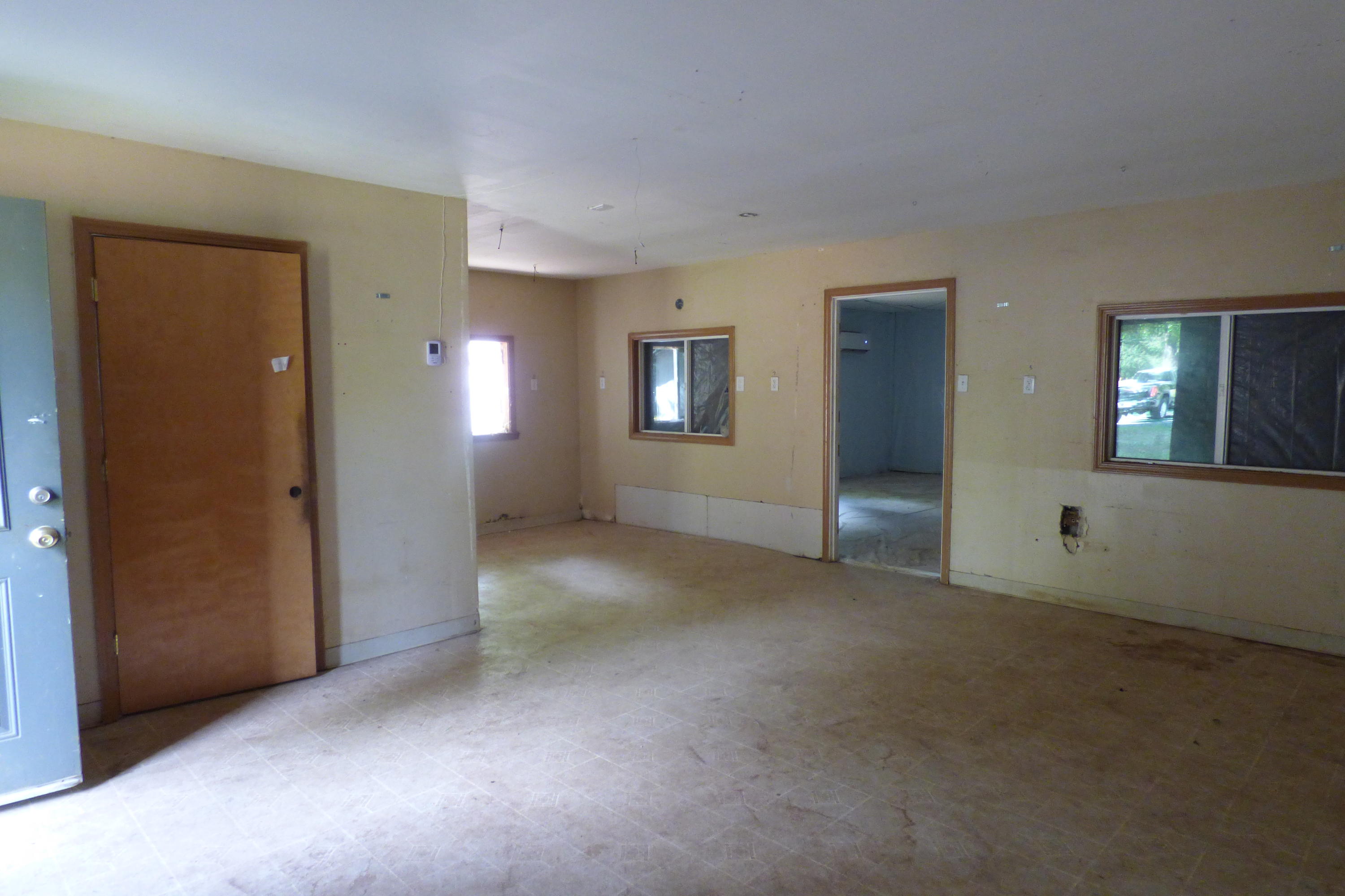 5140 Dick George Road Cave Junction, OR 97523 - Photo 17 of 32 Front room in larger shop