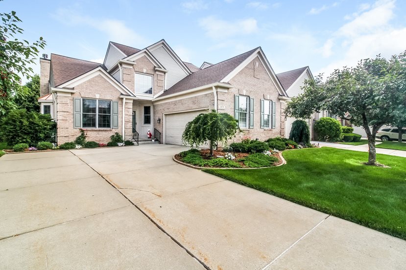 1670 Maple Creek Court Rochester, MI 48306 - Photo 1 of 43 31352779.JPG