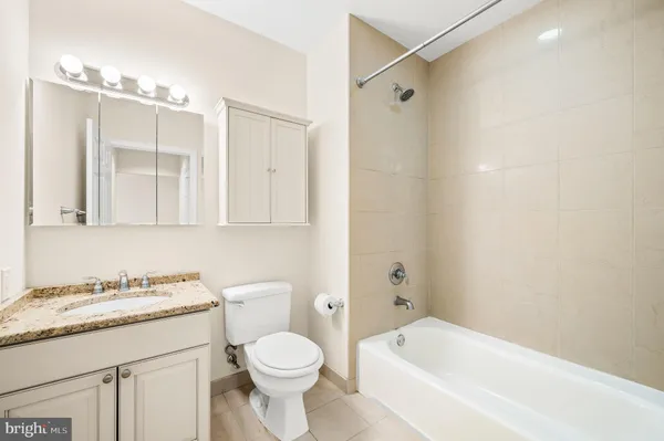 $2,900 | 1600-18 Arch Street, Unit 914, Philadelphia, PA 19103
