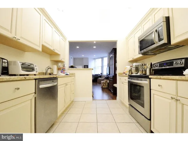 $2,900 | 1600-18 Arch Street, Unit 914, Philadelphia, PA 19103