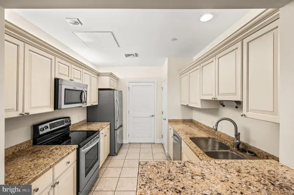 $2,900 | 1600-18 Arch Street, Unit 914, Philadelphia, PA 19103