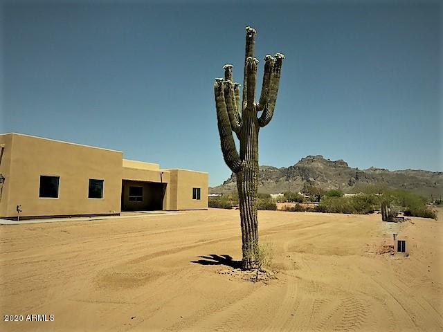 425 South Mountain View Road Apache Junction, AZ 85119 - Photo 3 of 5 FRONT ELEVATION MG_2451