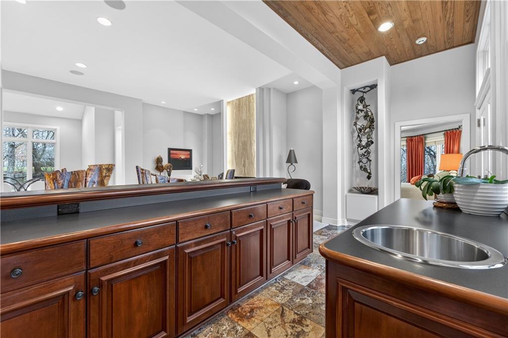 11615 Mohawk Lane Leawood, KS 66211 - Photo 12 of 91