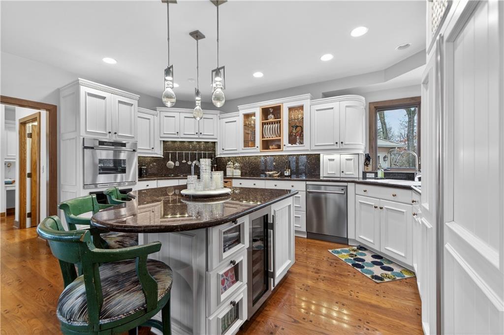 11615 Mohawk Lane Leawood, KS 66211 - Photo 17 of 91