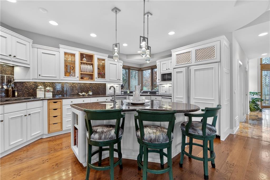 11615 Mohawk Lane Leawood, KS 66211 - Photo 18 of 91