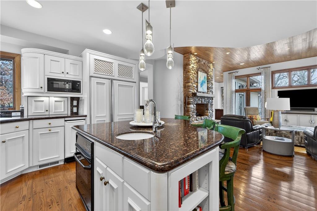 11615 Mohawk Lane Leawood, KS 66211 - Photo 20 of 91