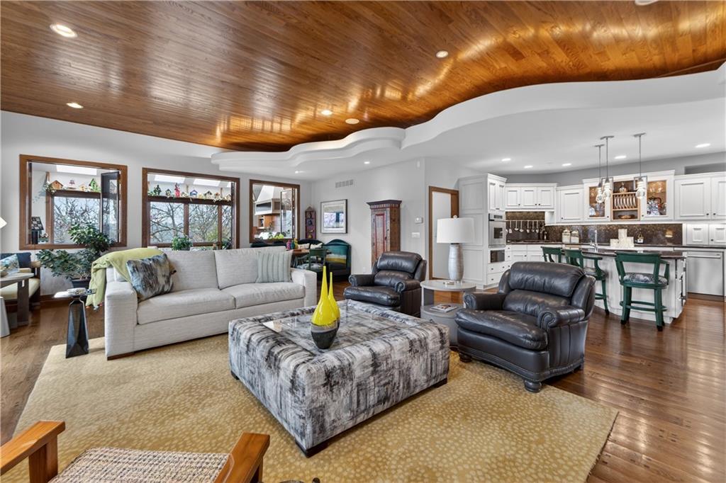 11615 Mohawk Lane Leawood, KS 66211 - Photo 24 of 91