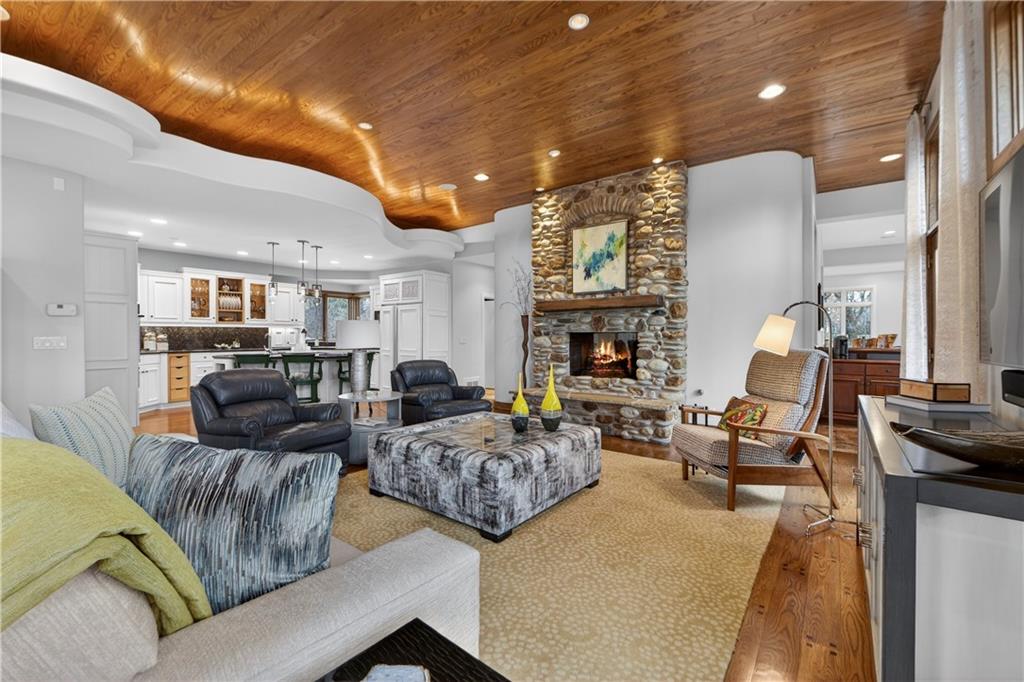 11615 Mohawk Lane Leawood, KS 66211 - Photo 25 of 91