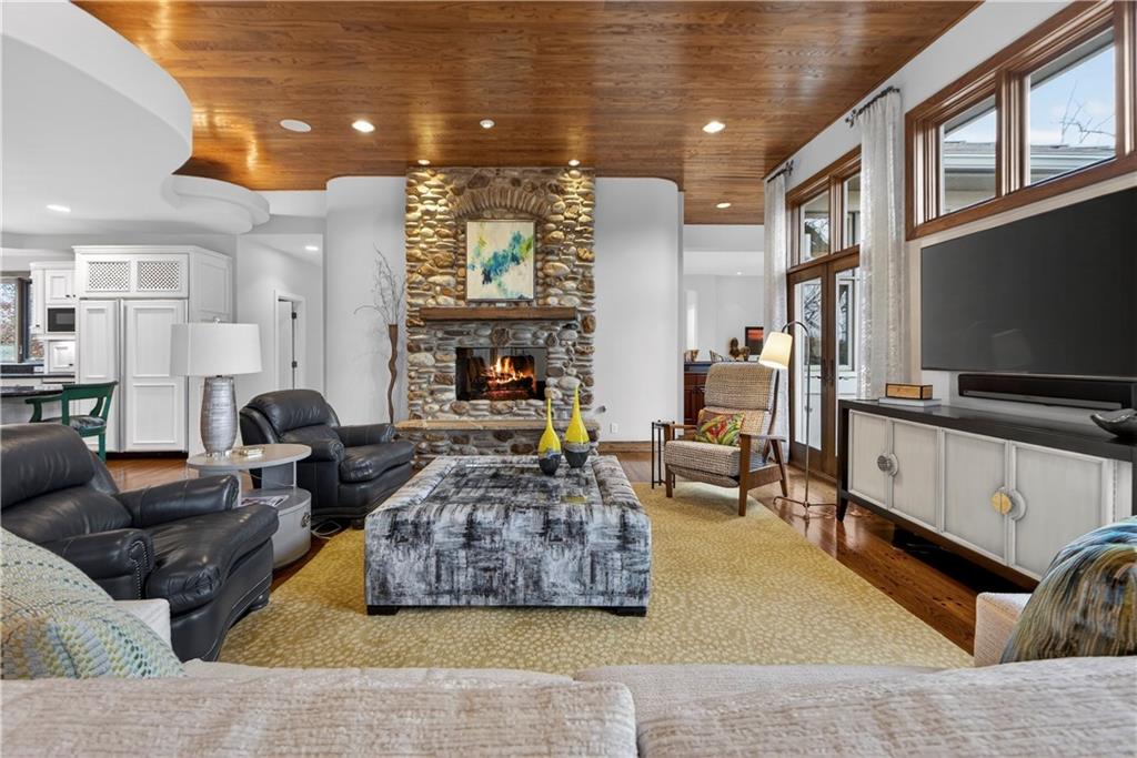 11615 Mohawk Lane Leawood, KS 66211 - Photo 26 of 91