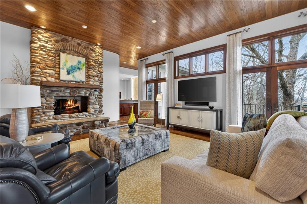 11615 Mohawk Lane Leawood, KS 66211 - Photo 27 of 91