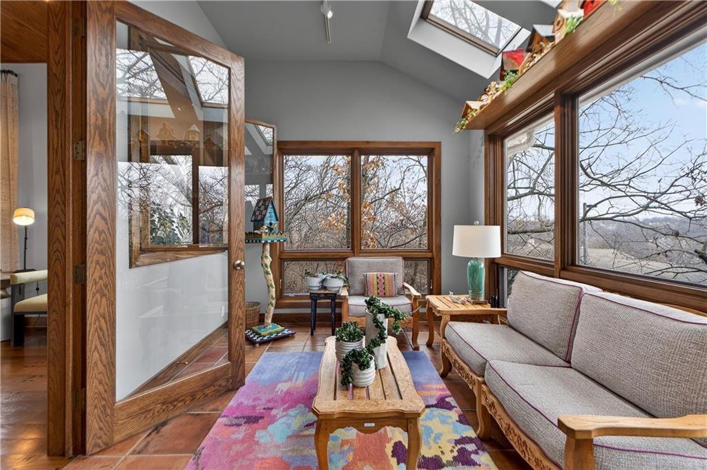 11615 Mohawk Lane Leawood, KS 66211 - Photo 32 of 91