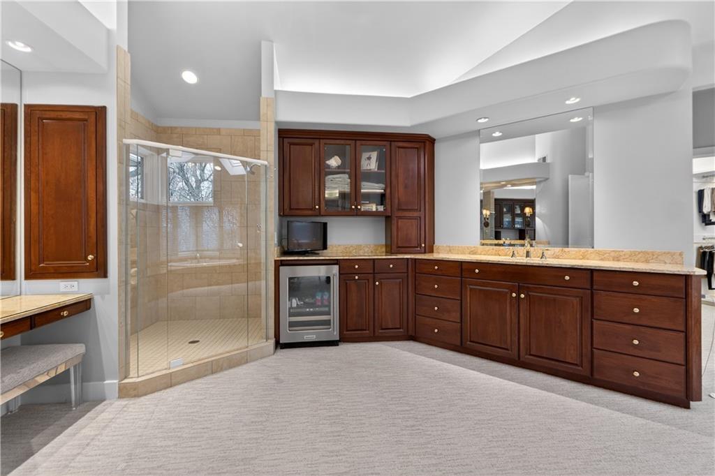 11615 Mohawk Lane Leawood, KS 66211 - Photo 38 of 91