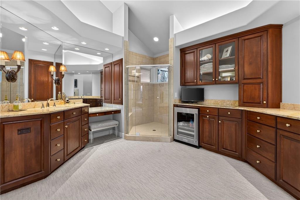 11615 Mohawk Lane Leawood, KS 66211 - Photo 39 of 91