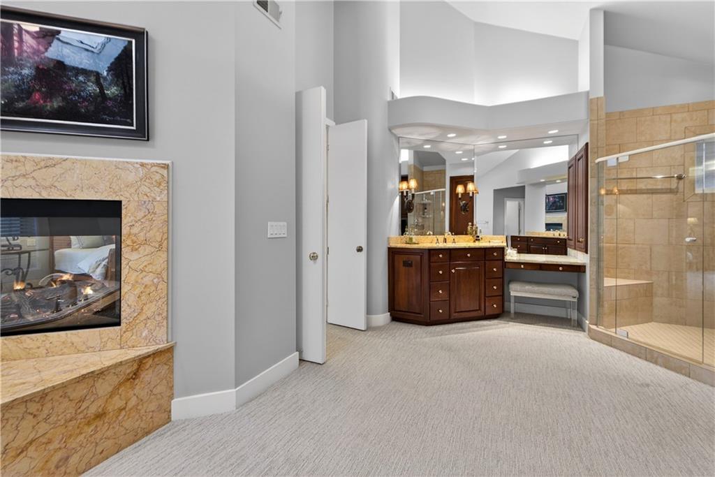 11615 Mohawk Lane Leawood, KS 66211 - Photo 41 of 91