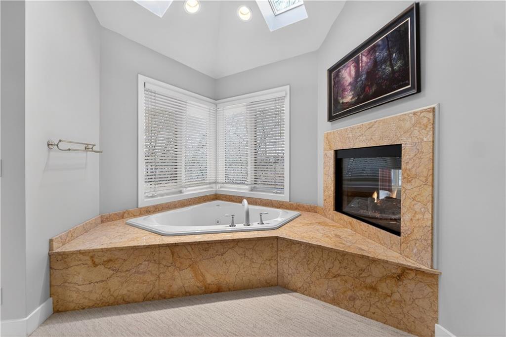 11615 Mohawk Lane Leawood, KS 66211 - Photo 42 of 91